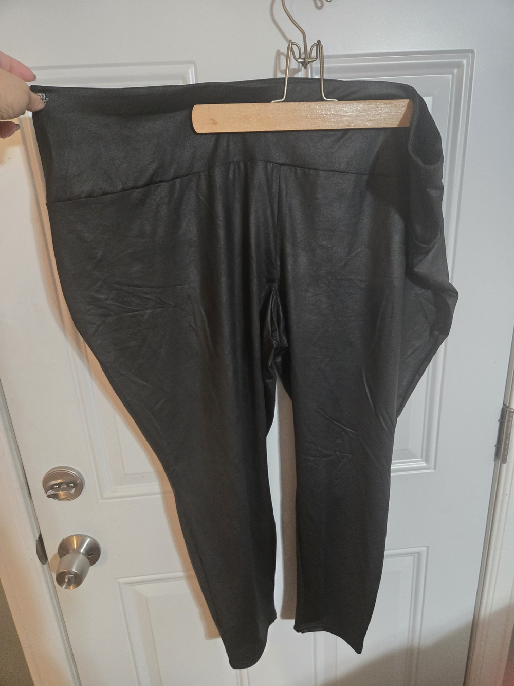 Terra & Sky Black Faux Leather Leggings